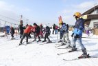 100 vaikų pirmą kartą šliuožė slidėmis